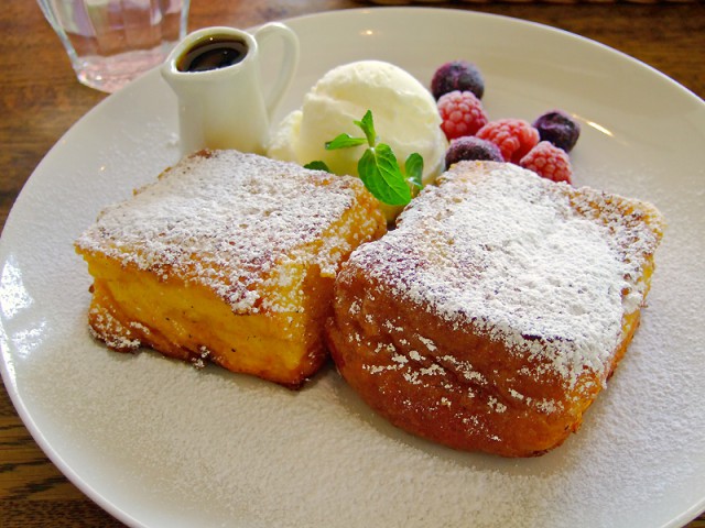 フレンチトースト悠々徒然食べ歩きメモ（その１：Cafe et Bar Deux改めCafe食堂 DEUX couleurs編）