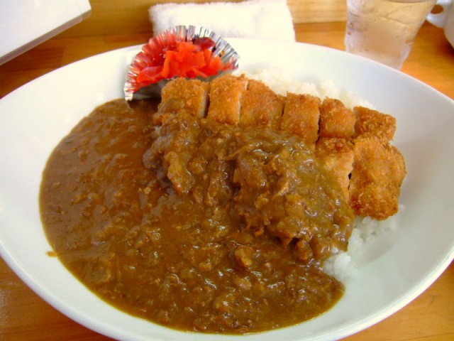 チキンカツカレー。美味いです。